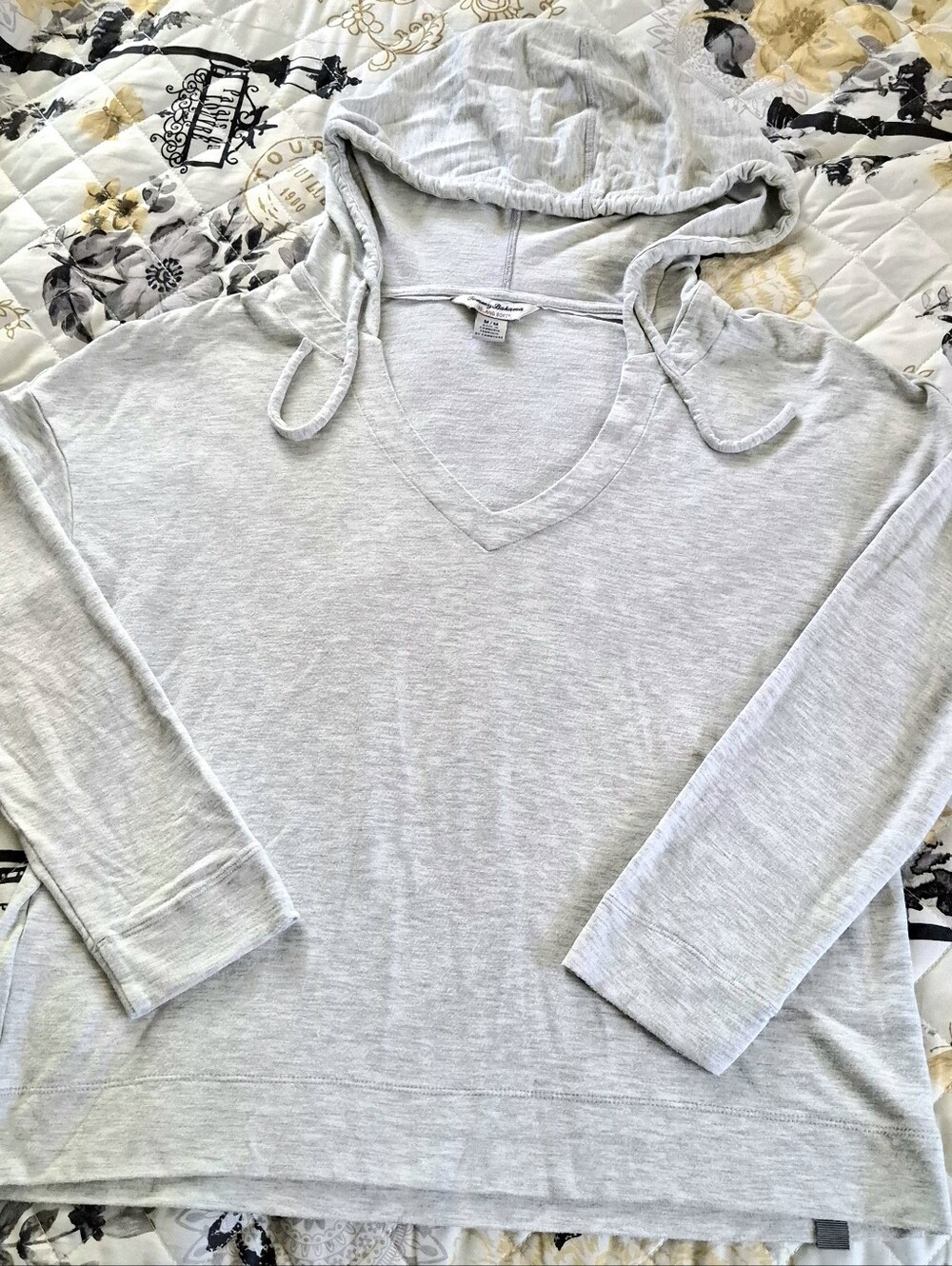 Tommy Bahama Island Soft Women's M Gray V-Neck Hooded Long Sleeve Pullover